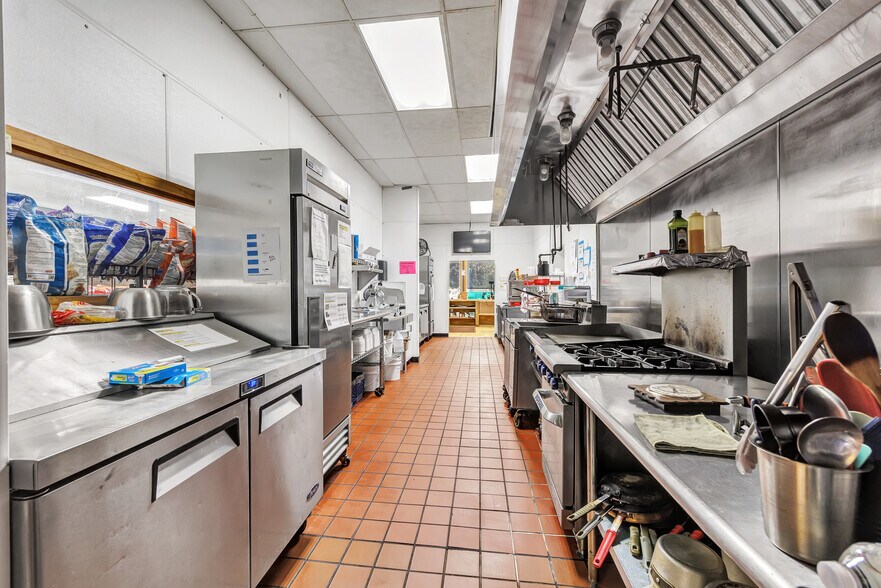 More Photos Of 633 Bissell St, White Lake General Retail For Sale