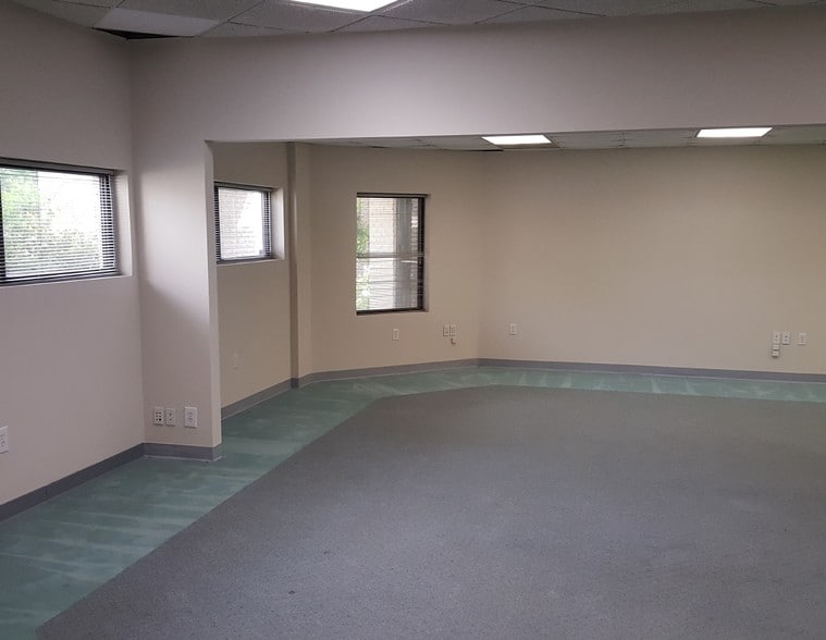 More Photos Of 724 City Center Blvd, Newport News Warehouse For Lease