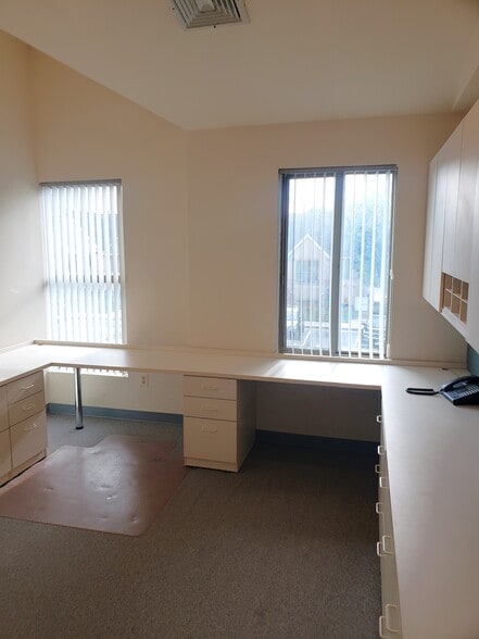 More Photos Of 14 Executive Park Ct, Germantown Office For Sale