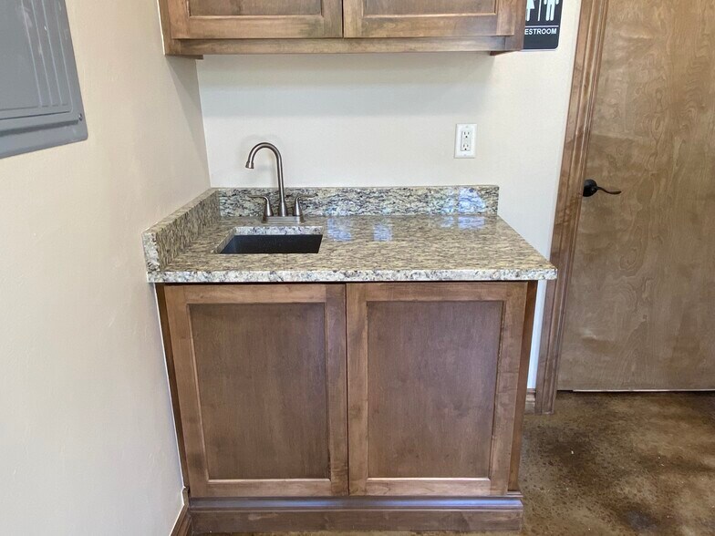 More Photos Of 5706 NW 130th St, Oklahoma City Office For Lease