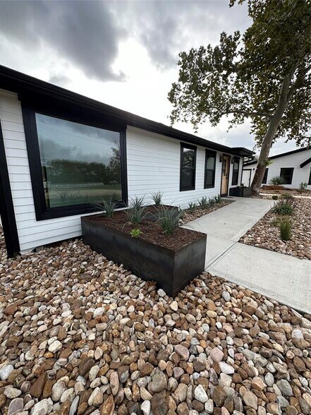 More Photos Of 27320 Ranch Road 12, Dripping Springs Office For Sale