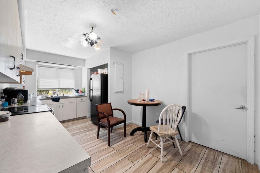 More Photos Of 4624 N Hubert Ave, Tampa Convenience Store For Sale