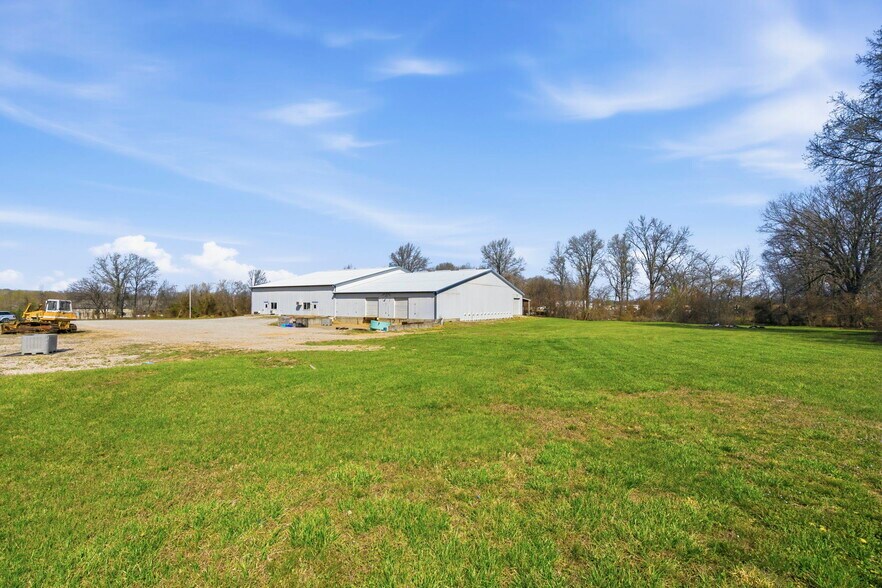 More Photos Of 306 SE Highway AA, Clinton Industrial For Sale