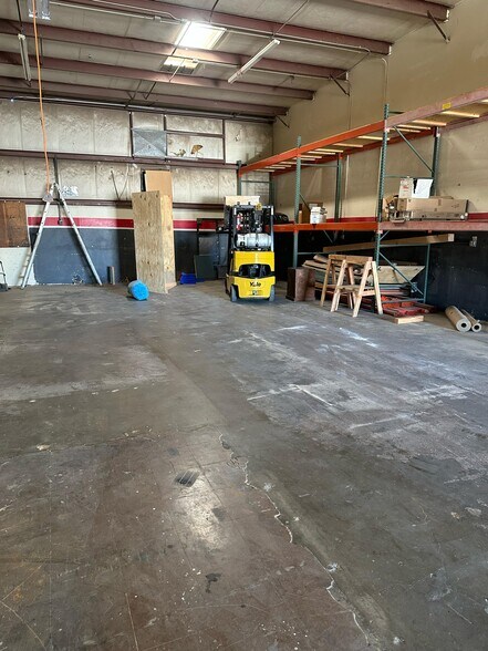 More Photos Of 1421 N Lee Trevino Dr, El Paso Flex For Lease