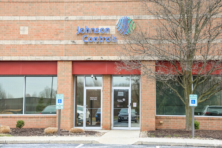 More Photos Of 17295 Foltz Industrial Pky, Strongsville Light Manufacturing For Lease