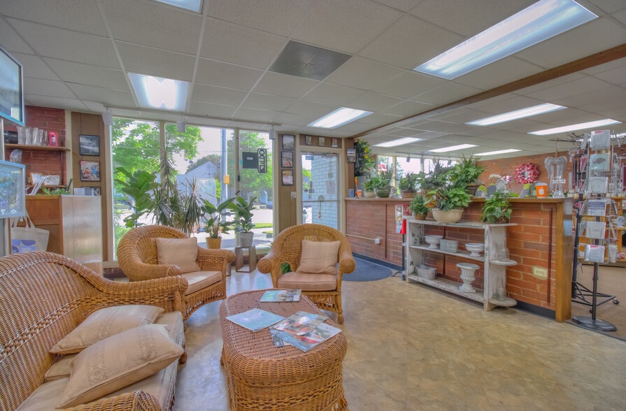 More Photos Of 823 Prince Ave, Athens Freestanding For Sale