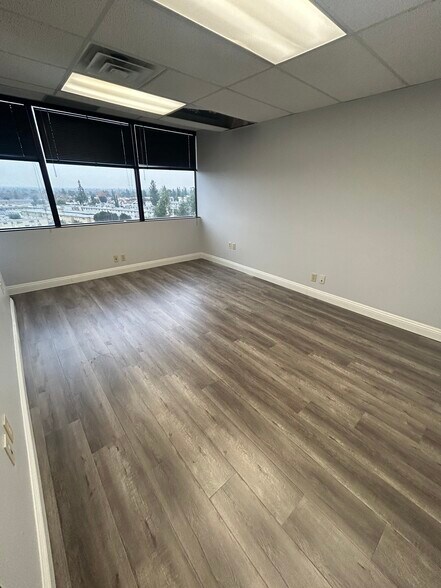 More Photos Of 18425 Burbank Blvd, Tarzana Office For Lease