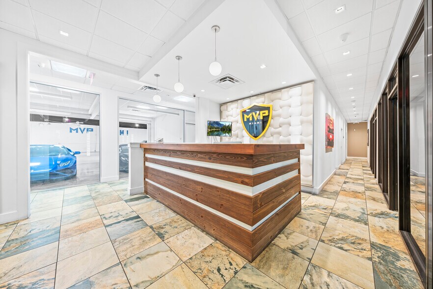 More Photos Of 2500 NW 39th St, Miami Light Distribution For Sale