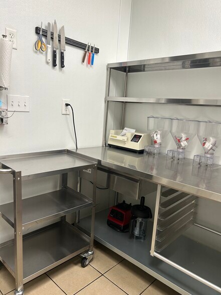 More Photos Of 50 S Forest Ave, Hartwell Storefront For Sale