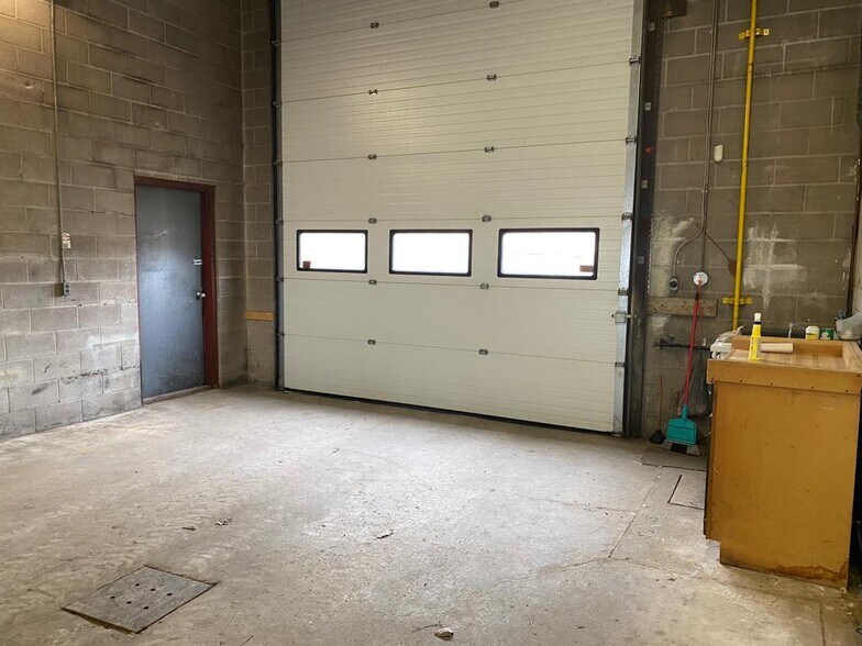 More Photos Of 1115 Niagara St N, Welland Service Station For Sale