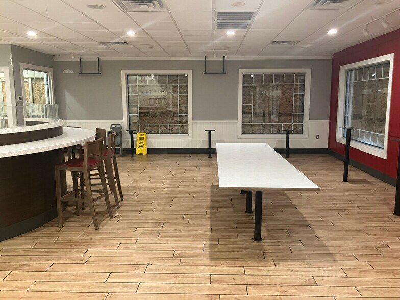More Photos Of 1317 N Eaton St, Albion Fast Food For Lease