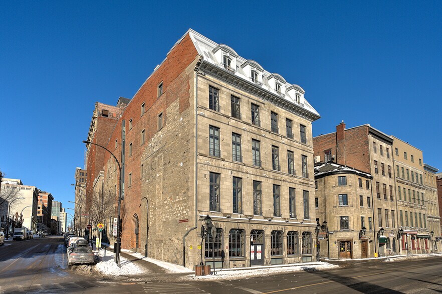 More Photos Of 3 Rue de la Commune E, Montréal Storefront Retail Residential For Sale