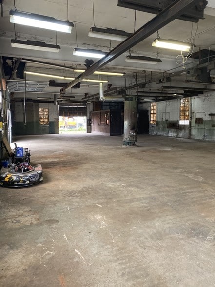 More Photos Of 155 Adeline St, New Haven Warehouse For Sale