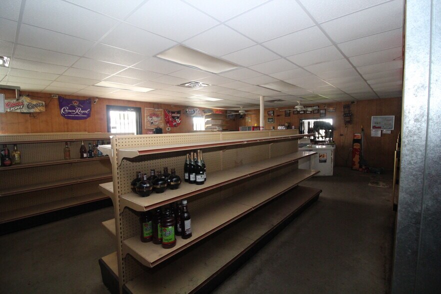 More Photos Of 503 S 5th St, Goree General Retail For Sale
