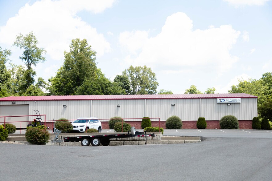 More Photos Of 700 Business Park Dr, Morgantown Showroom For Lease