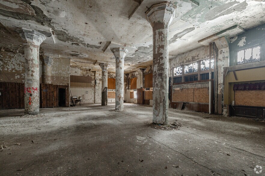 More Photos Of 40 E Garfield Blvd, Chicago Flex For Sale
