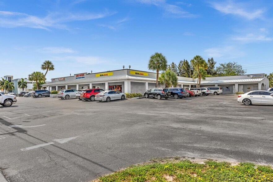 More Photos Of 2450-2556 W Oakland Park Blvd, Oakland Park Storefront For Sale