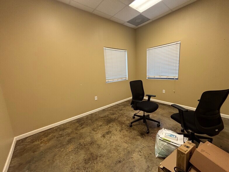 More Photos Of 283 Lakewood Dr, Greenville Warehouse For Lease