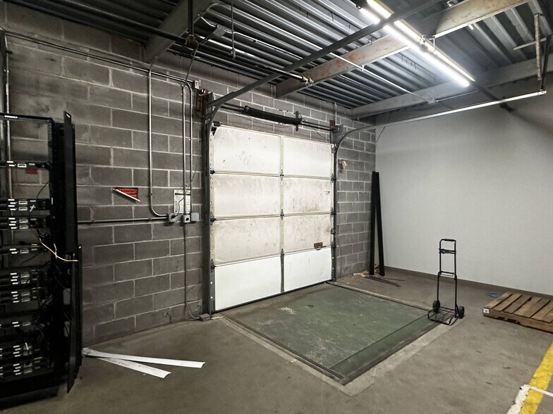 More Photos Of 400-500 Grand Ave, Joplin Office For Lease