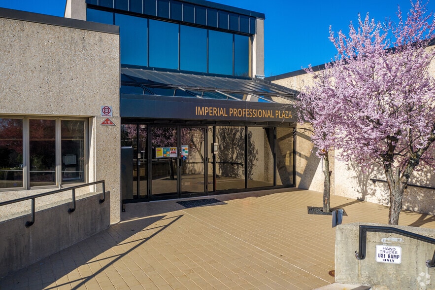 More Photos Of 663 E Crescent Ave, Ramsey Office For Lease