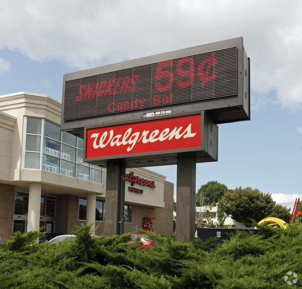 More Photos Of 801 Independence Blvd, Virginia Beach General Retail For Sale