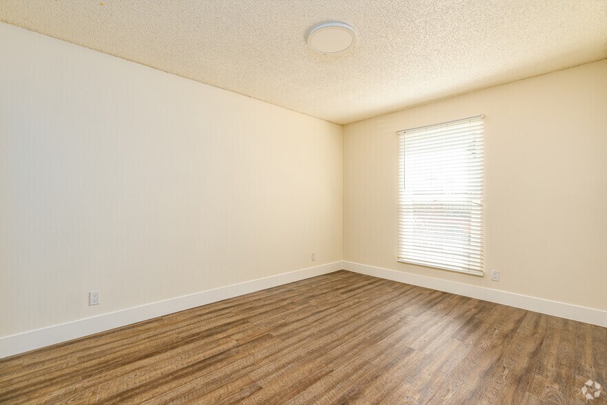 More Photos Of 10560 Haddon Ave, Pacoima Apartments For Sale