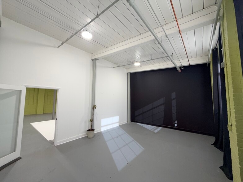 More Photos Of 221 Linwood Rd, Gastonia Warehouse For Lease