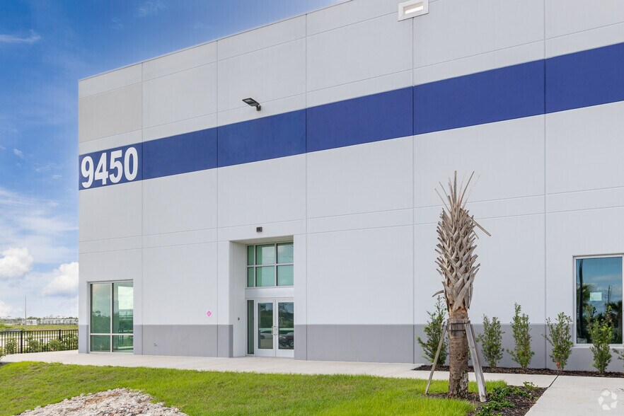 More Photos Of 9450 Piper Rd, Punta Gorda Warehouse For Lease