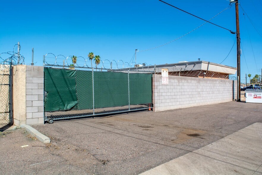 More Photos Of 11200 N 21st Ave, 2101 & 2115 W Shangri La Rd, Phoenix Unknown For Lease