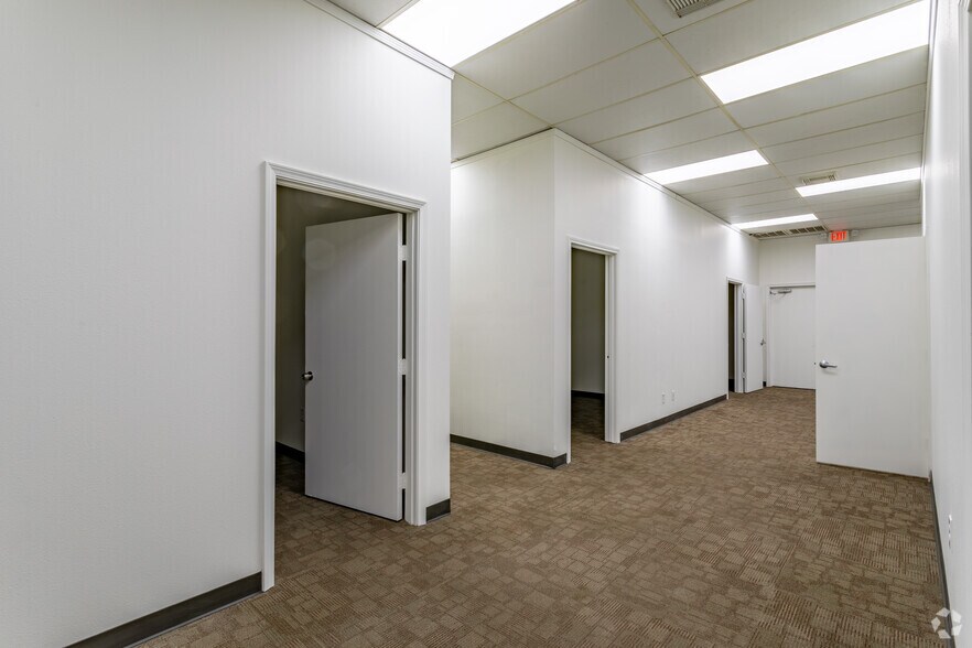 More Photos Of 2463-2469 Freedom Dr, San Antonio Light Distribution For Lease