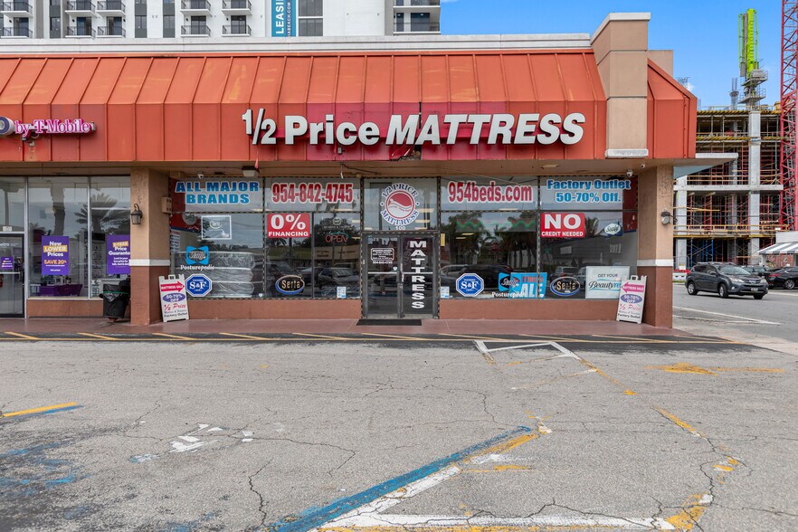 More Photos Of 100-128 S Federal Hwy, Dania Freestanding For Lease