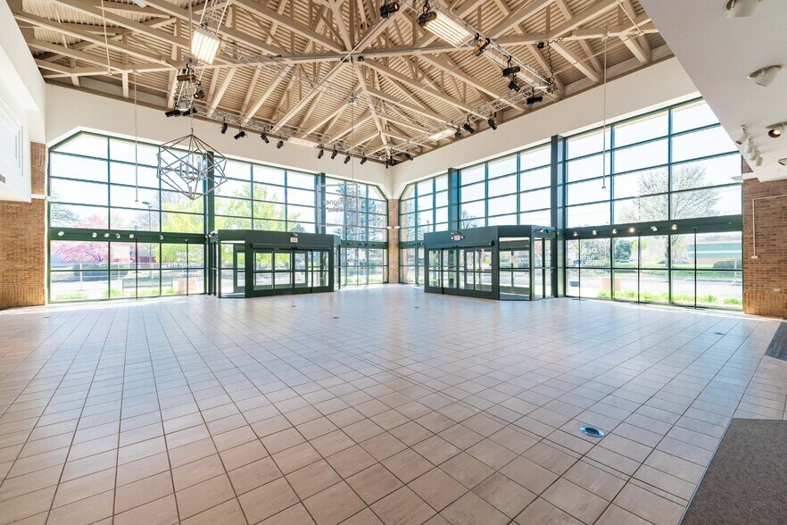 More Photos Of 8300 N Wayne Rd, Westland Freestanding For Lease