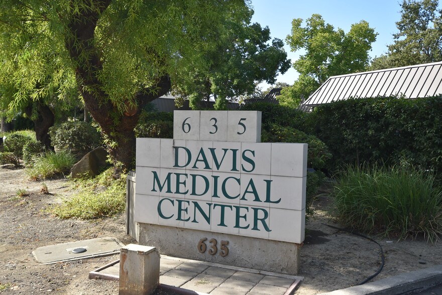 More Photos Of 635 Anderson Rd, Davis Medical For Lease