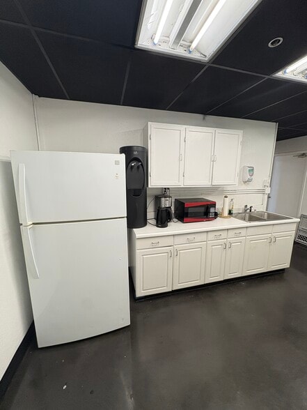 More Photos Of 1320 Hill St, El Cajon Light Manufacturing For Lease