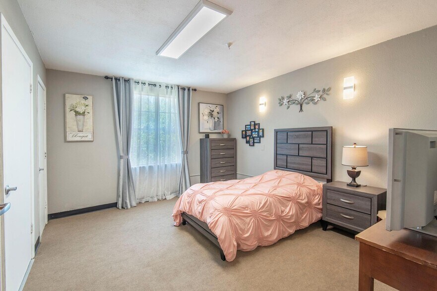 More Photos Of 1710 N McDonald St, McKinney Assisted Living For Sale