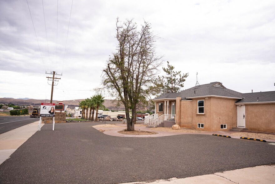 More Photos Of 1545 W State St, Hurricane Veterinarian Kennel For Lease