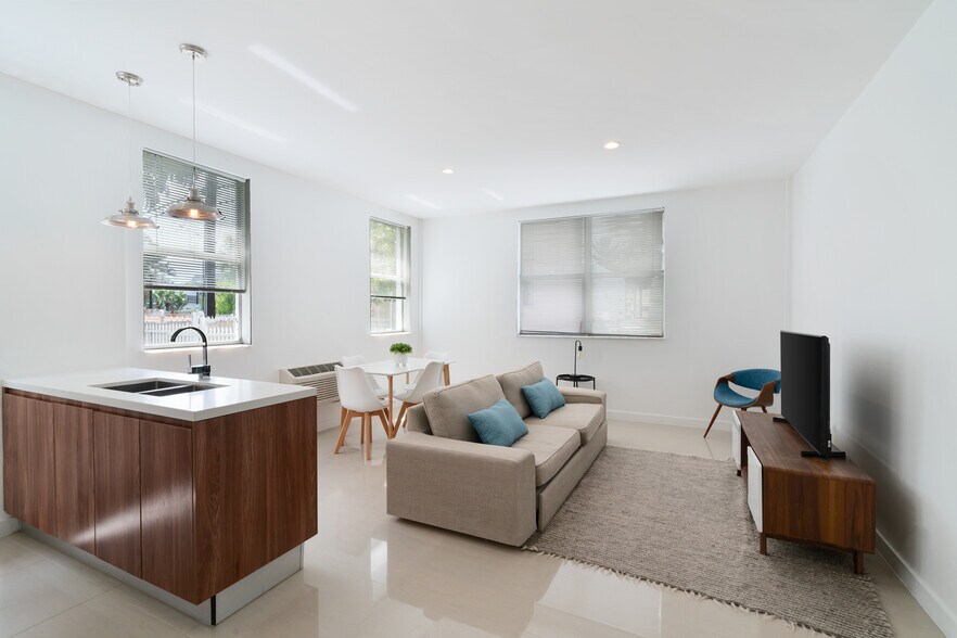 More Photos Of 924 Marseille Dr, Miami Beach Apartments For Sale