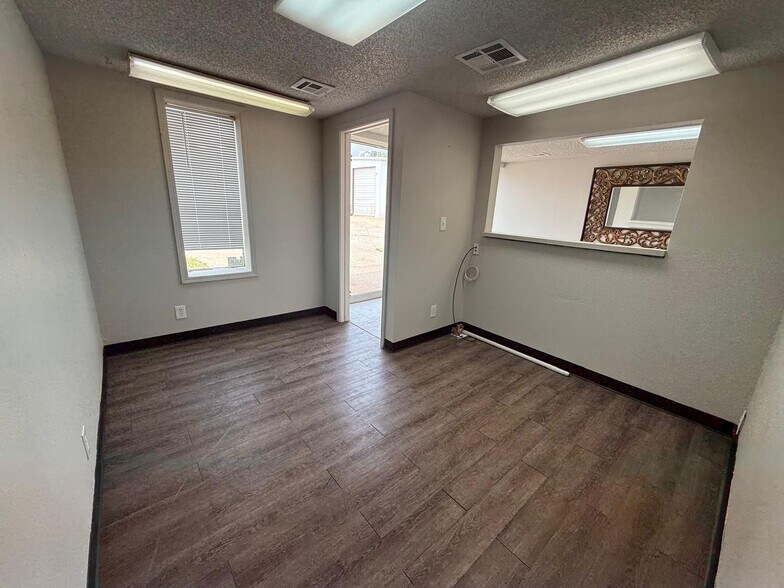 More Photos Of 7700 Melrose Ln, Oklahoma City Unknown For Lease