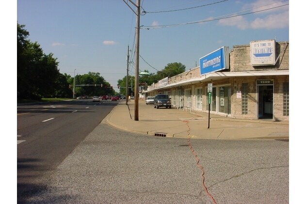 More Photos Of 1500-1532 N 8th St, Pekin General Retail For Lease
