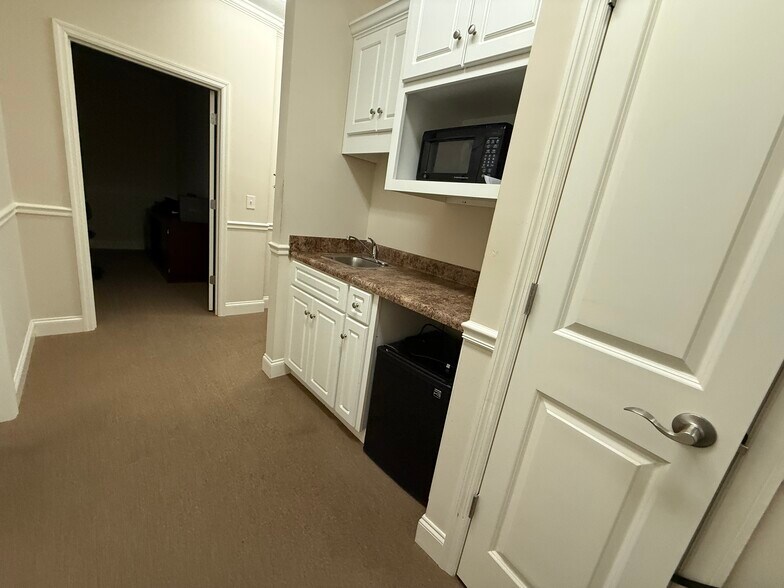 More Photos Of 2611 Commons Blvd, Augusta Office For Lease