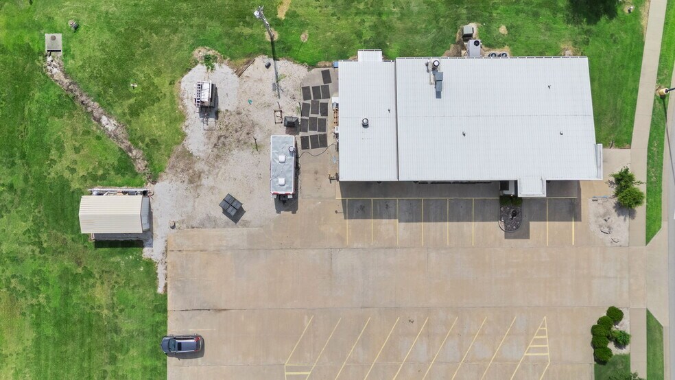 More Photos Of 2150 N State St, Iola Restaurant For Lease