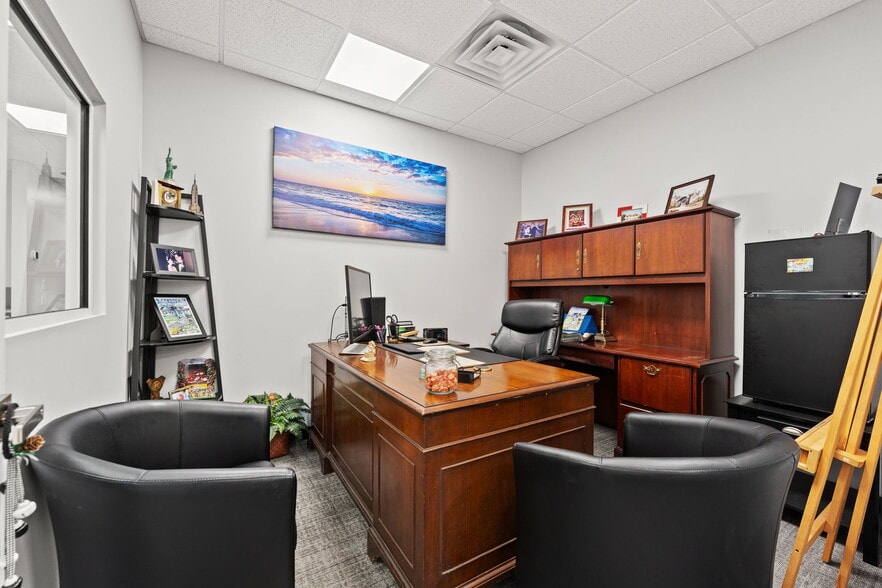 More Photos Of 2820 Spring Glen Rd, Jacksonville Office For Sale