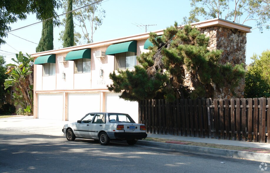 More Photos Of 1459 Stanley Ave, Glendale Apartments For Sale