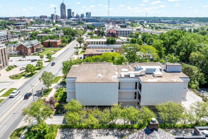 More Photos Of 2150 Grand Ave, Des Moines Office For Lease