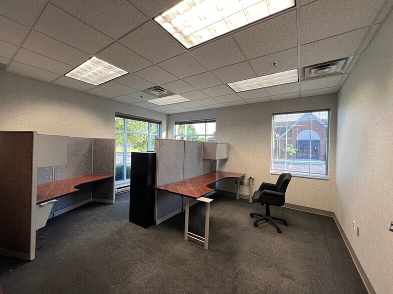More Photos Of 7 Limestone Dr, Buffalo Medical For Lease
