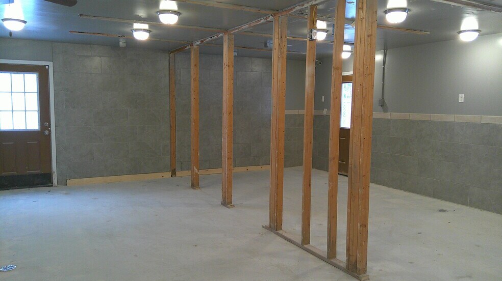 More Photos Of 689 Whitney Dr, Fairbanks Office For Sale