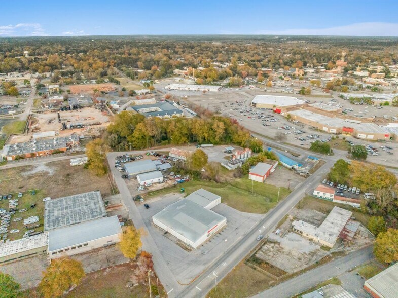 More Photos Of 1021 Rogers St, Laurel Freestanding For Sale