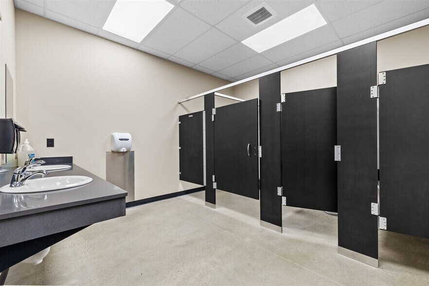 More Photos Of 7051 Highway 2 and 52 W, Minot Warehouse For Sale