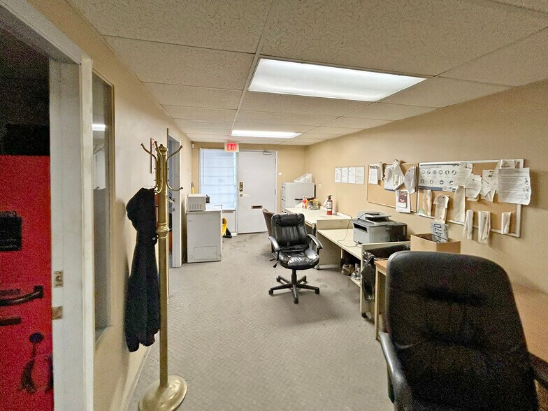 More Photos Of 3815-3835 1st Av, Burnaby Warehouse For Lease