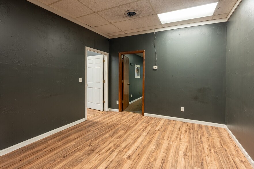 More Photos Of 405 S Pershing St, Energy Office For Sale